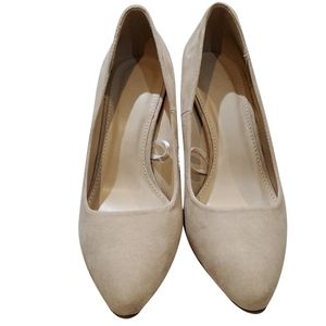 Forever 21 beige seude heels